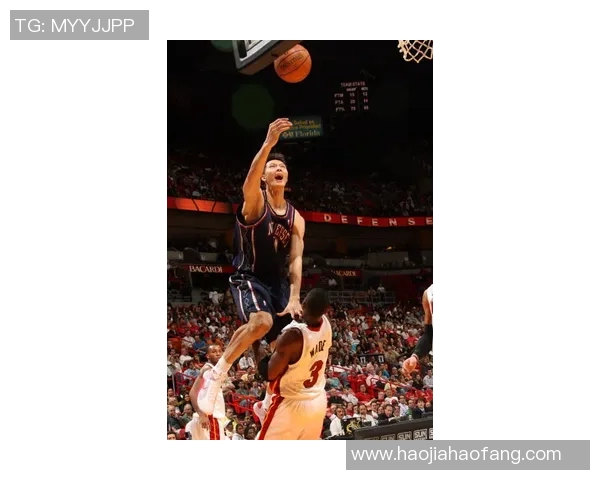 姚明首次亮相NBA赛场震撼全场展现巨星风范与篮球魅力